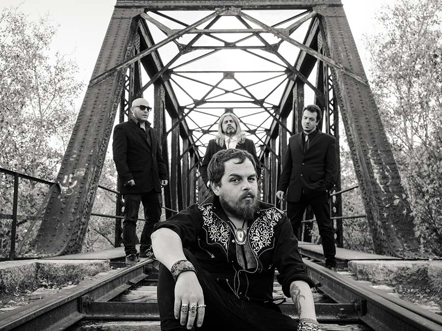 fotografía jimmy barnatan y grupo